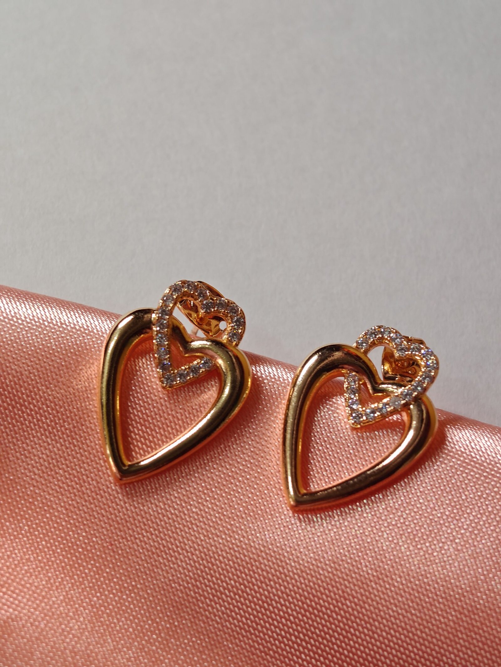 Aretes en rodio de corazón
