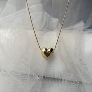 Collar dorado de corazón